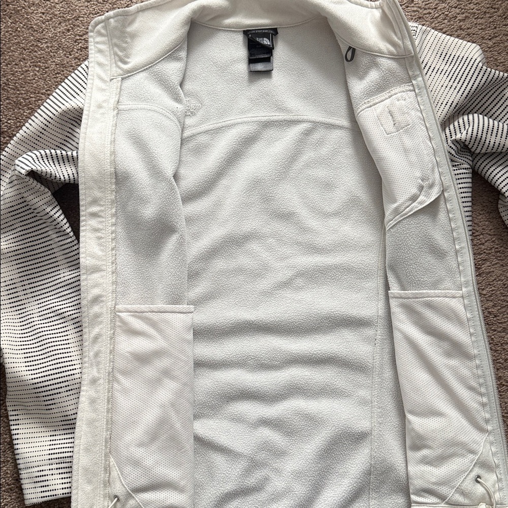 The North Face Soft Shell Jacket - Picture 8 of 9